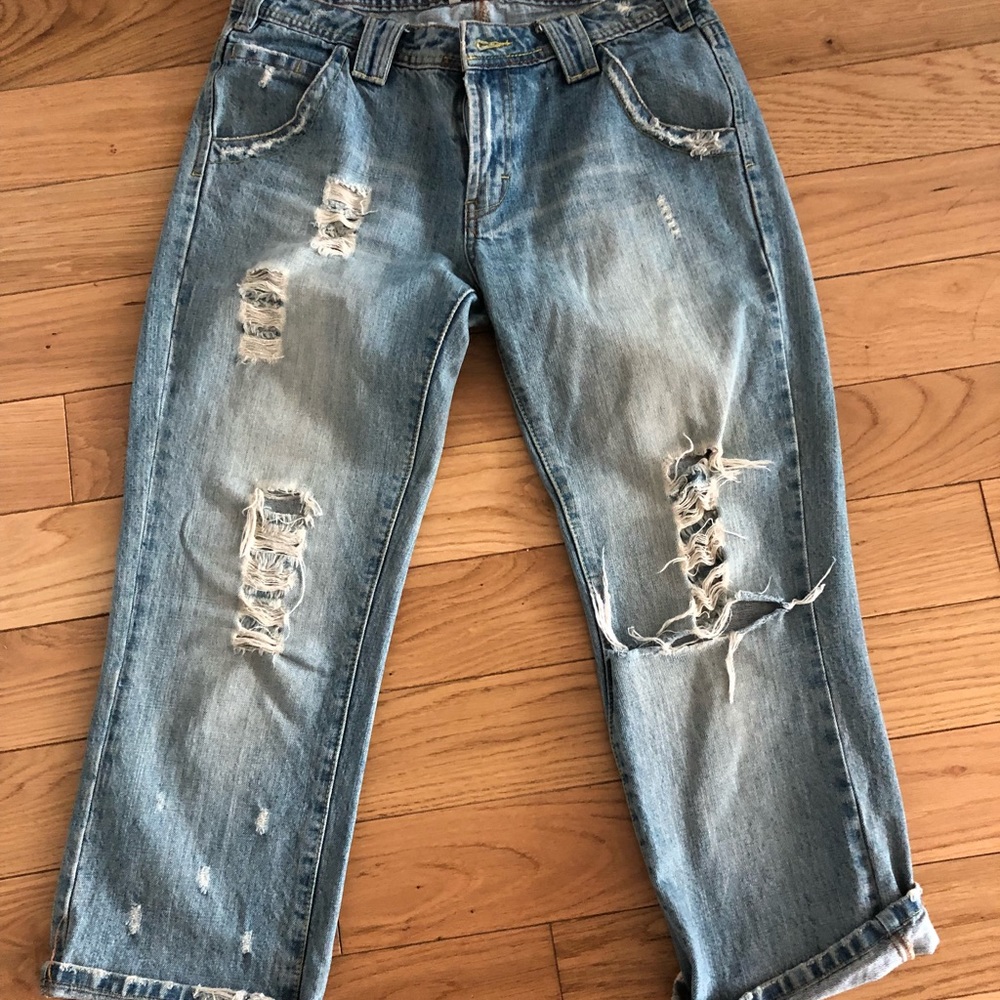 Boyfriend ripped Capri jeans